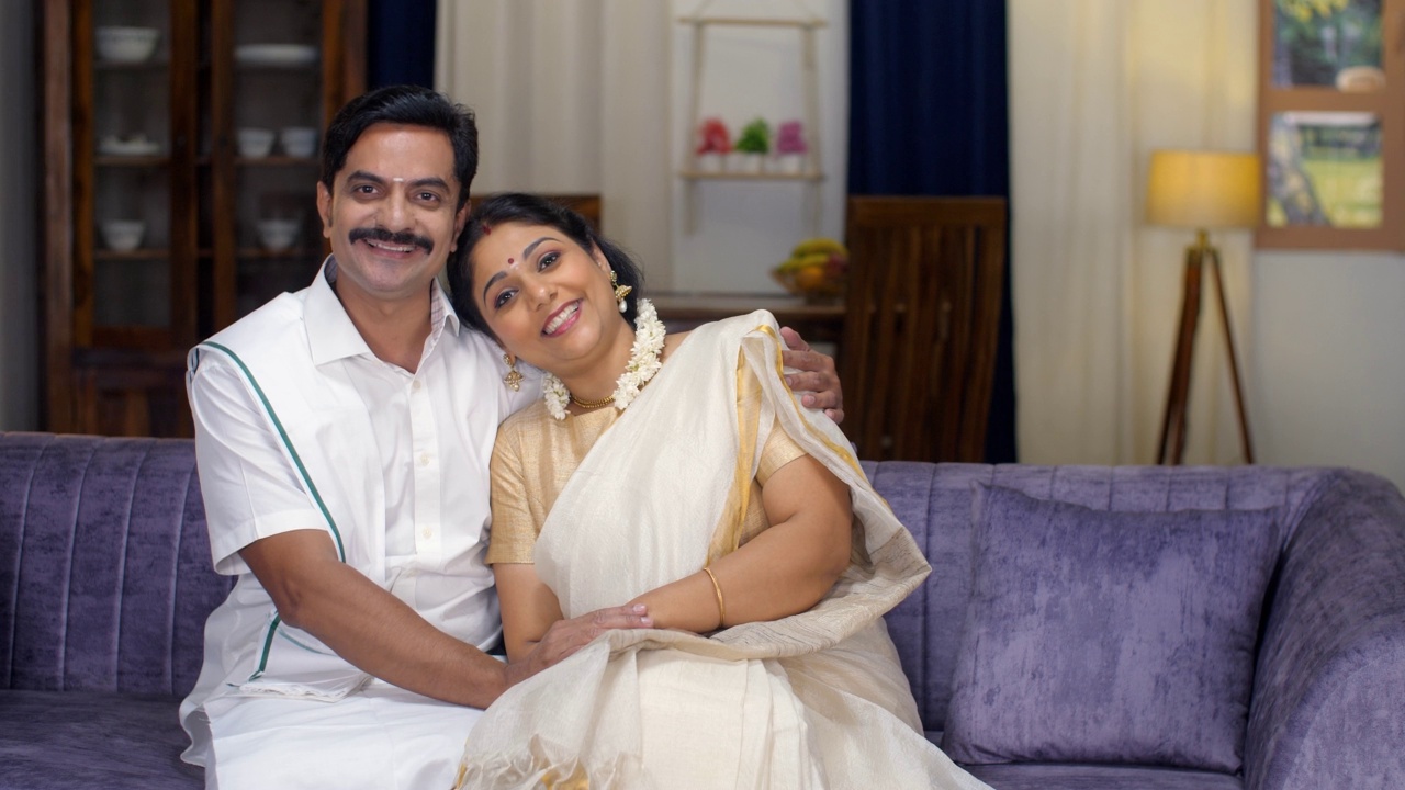 一对迷人的中年南印度夫妇-优质的时间，关系和结合，年轻夫妇，南印度视频素材