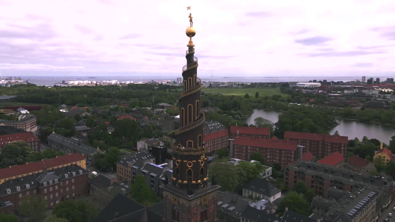 我们救世主的教堂(Vor Frelsers Kirke)，丹麦哥本哈根，无人机拍摄视频下载