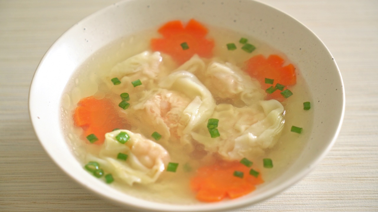 白碗虾饺汤-亚洲风味视频素材