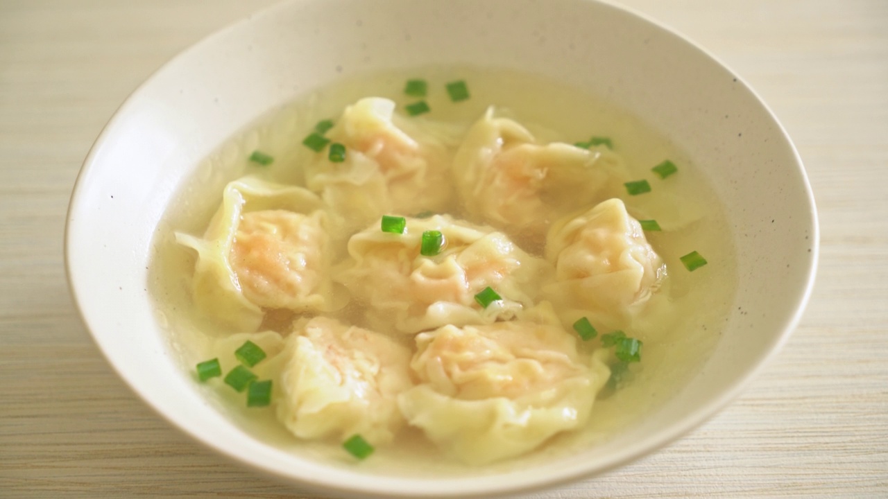 白碗虾饺汤-亚洲风味视频素材