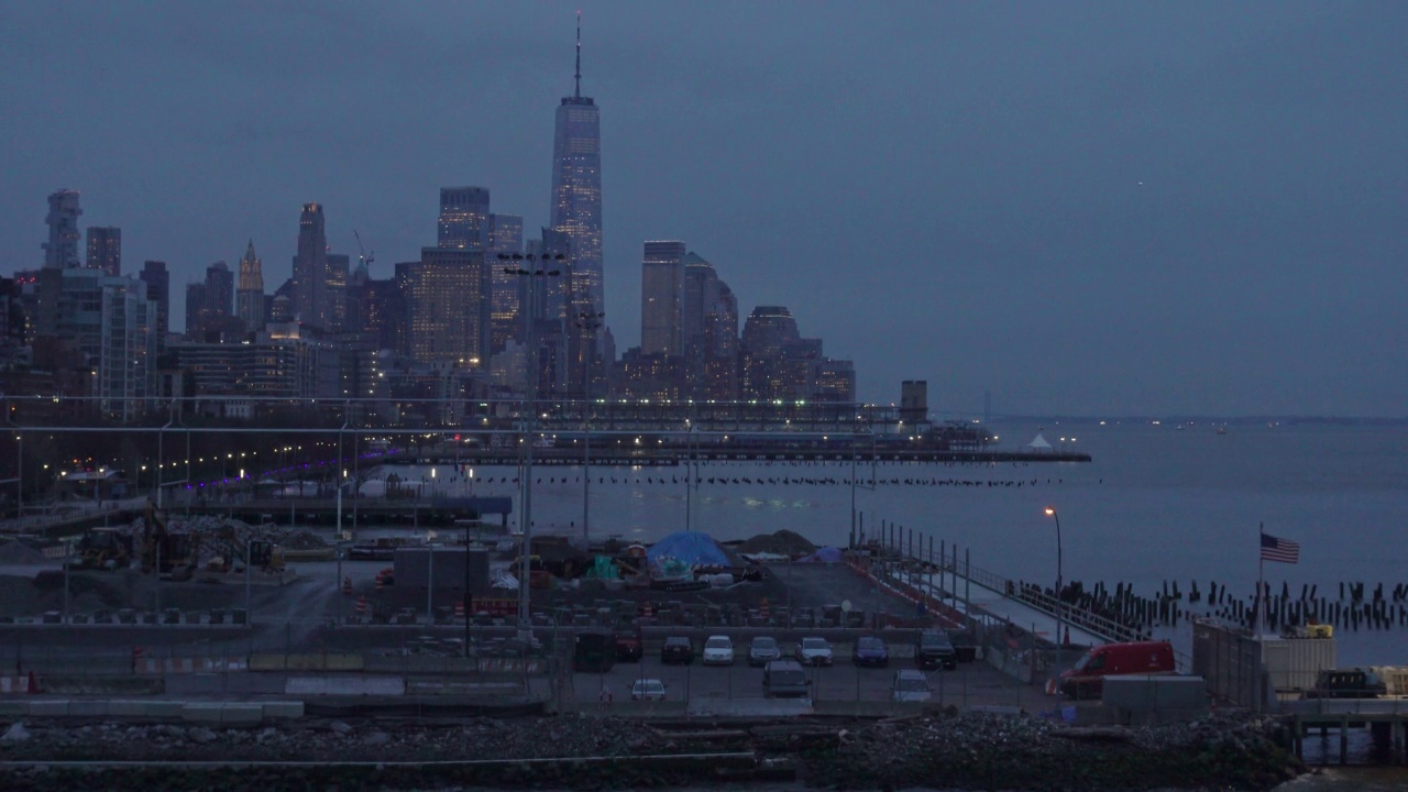 从小岛上俯瞰纽约市视频素材