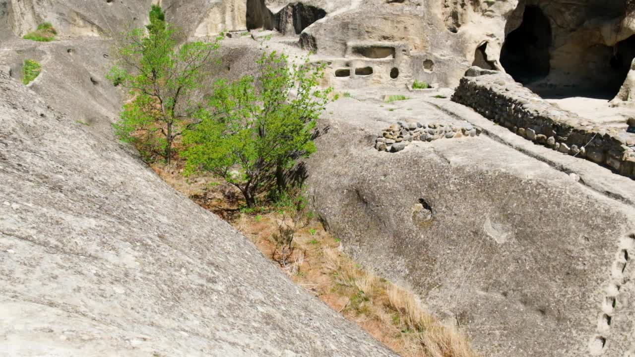 城市在乔治亚州的岩石上。有选择性的重点。大自然。视频素材