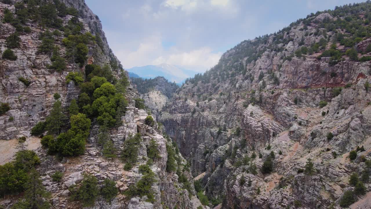 磅礴峡谷中的超移视频素材
