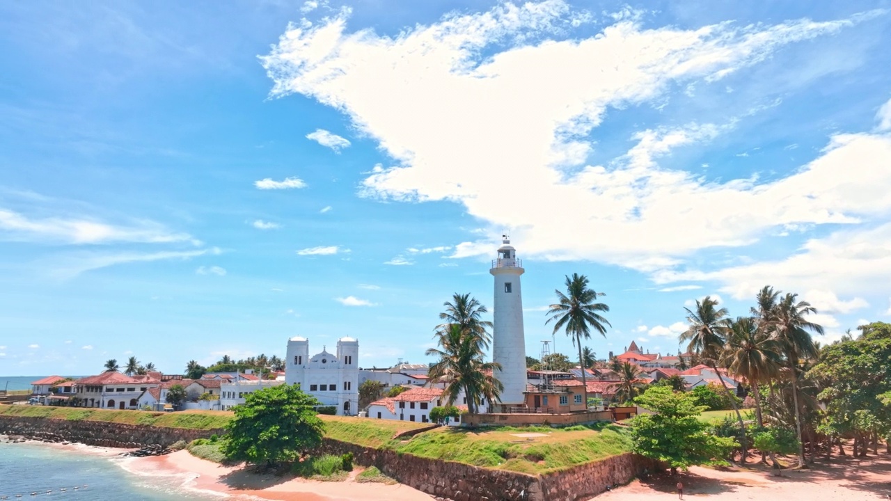 鸟瞰斯里兰卡美丽的加勒堡和灯塔视频素材