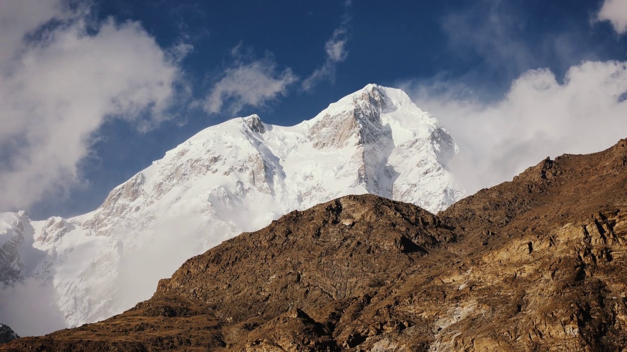 喜马拉雅山上雪山的风景视频素材