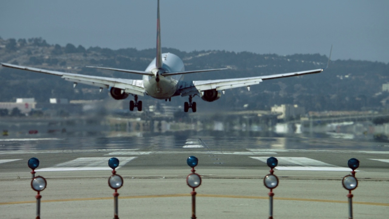 MS波音737降落在旧金山旧金山机场视频素材