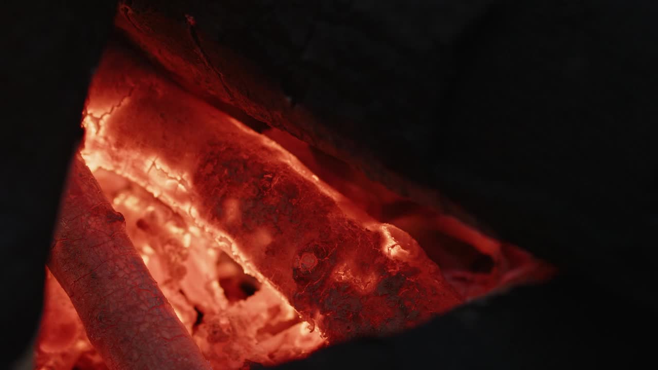烧木头和烧煤火视频素材
