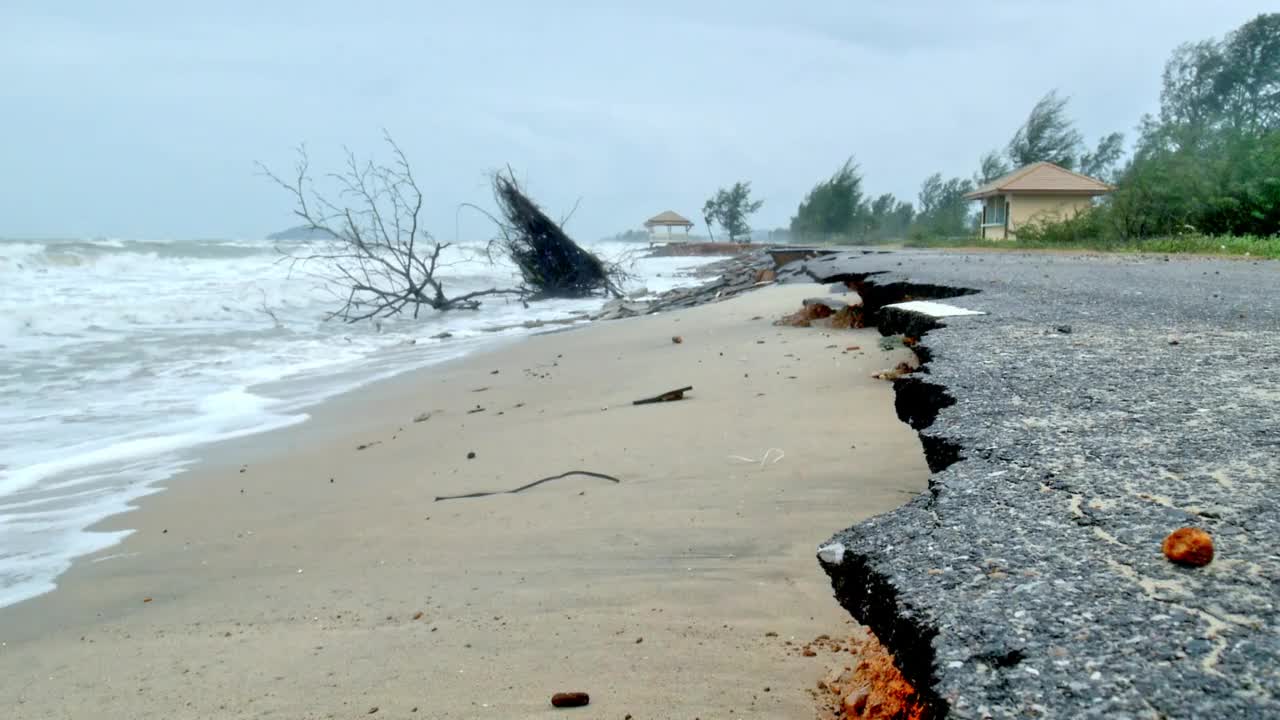 海边道路受海水侵蚀过程破坏视频素材