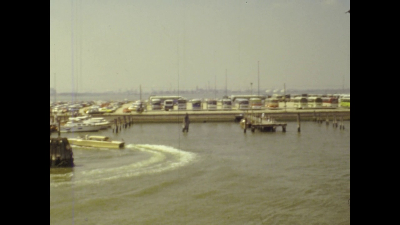 1978年，威尼斯泻湖从海而来视频素材