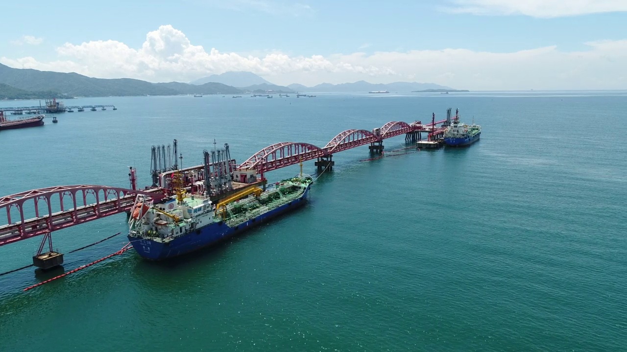 华南沿海输油管道视频素材