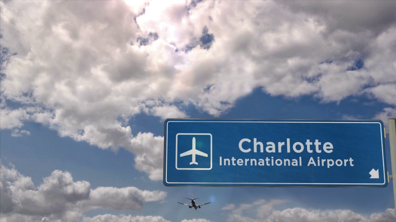 飞机降落在美国北卡罗来纳州夏洛特机场视频素材