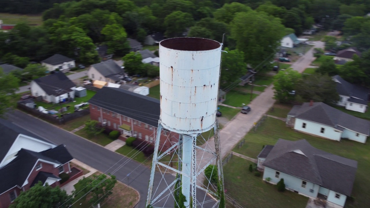 格里芬，郊区的小水塔视频下载