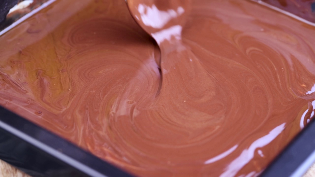 在制作过程中混合热巧克力视频素材