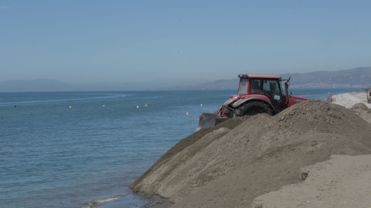 拖拉机机器再生海滩视频素材