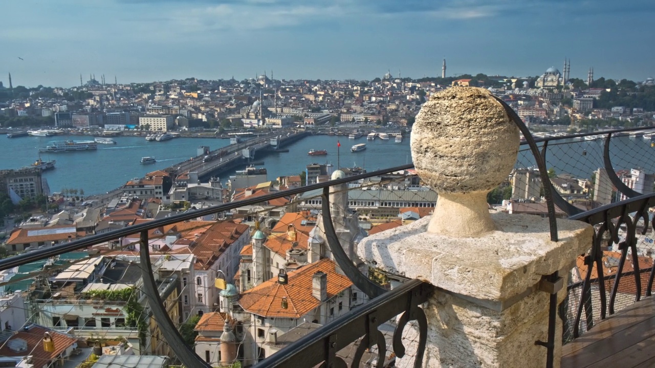 从加拉塔俯瞰黄金角和加拉塔桥，伊斯坦布尔视频素材