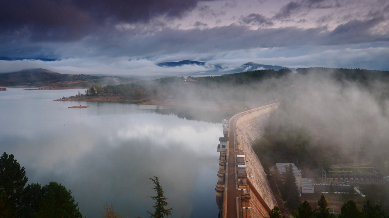 西班牙坎普埃巴尔斯阿吉拉尔大坝。时间流逝视频素材