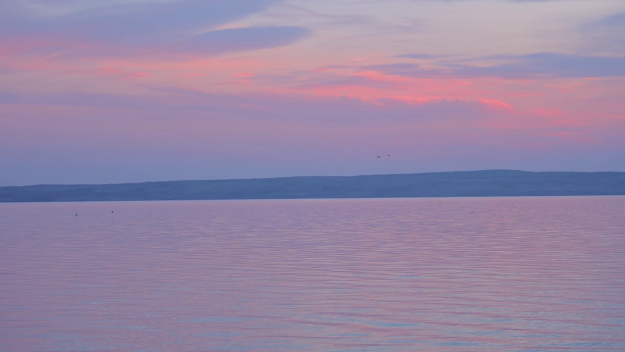 日落时克罗地亚平静的大海视频素材