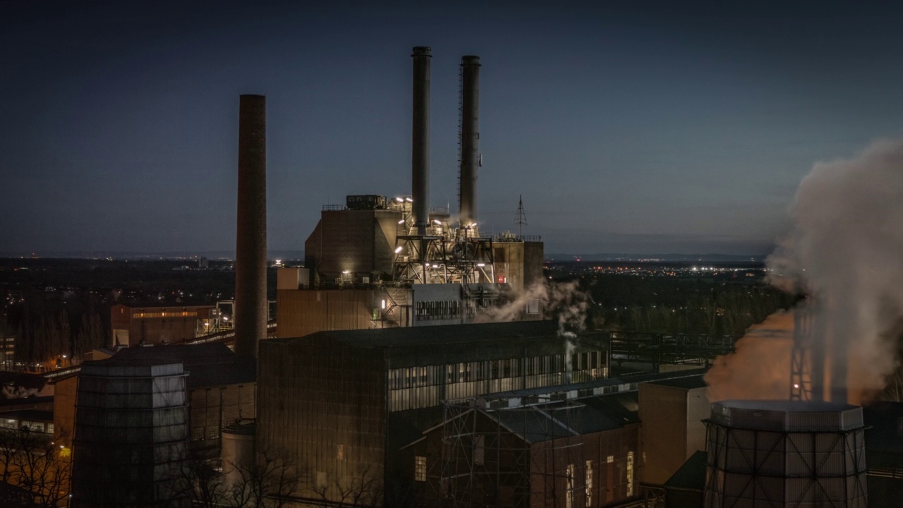 工厂夜间照明-航拍视频素材