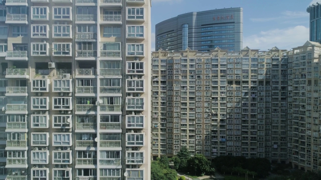 鸟瞰上海住宅区，中国。视频素材
