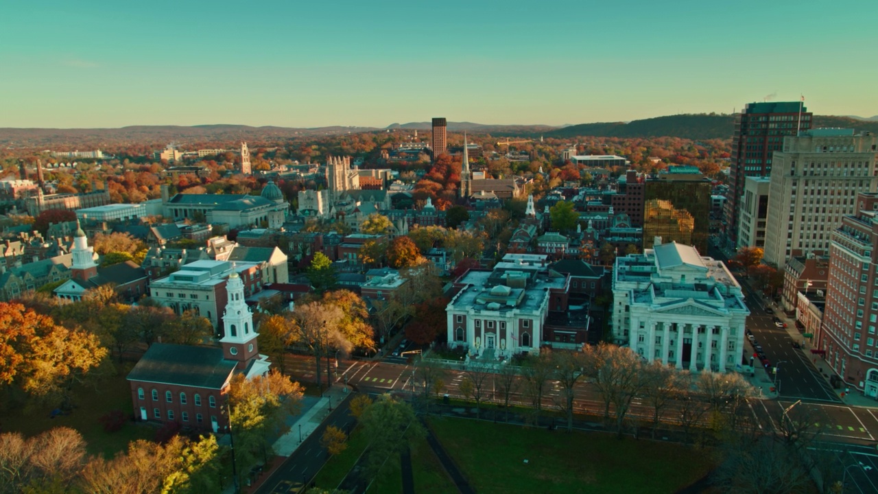 耶鲁大学校园和纽黑文格林在纽黑文，康涅狄格州的鸟瞰图视频素材