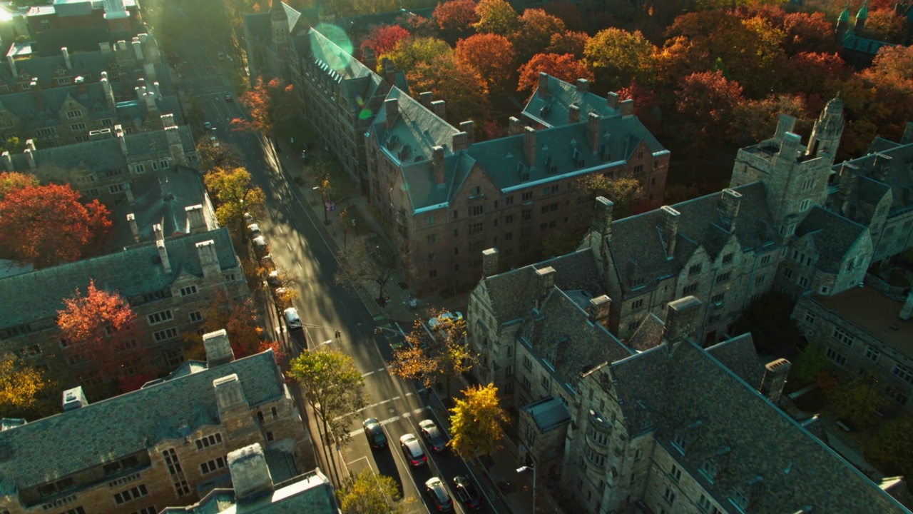 耶鲁大学校园的高角度交通鸟瞰图视频素材