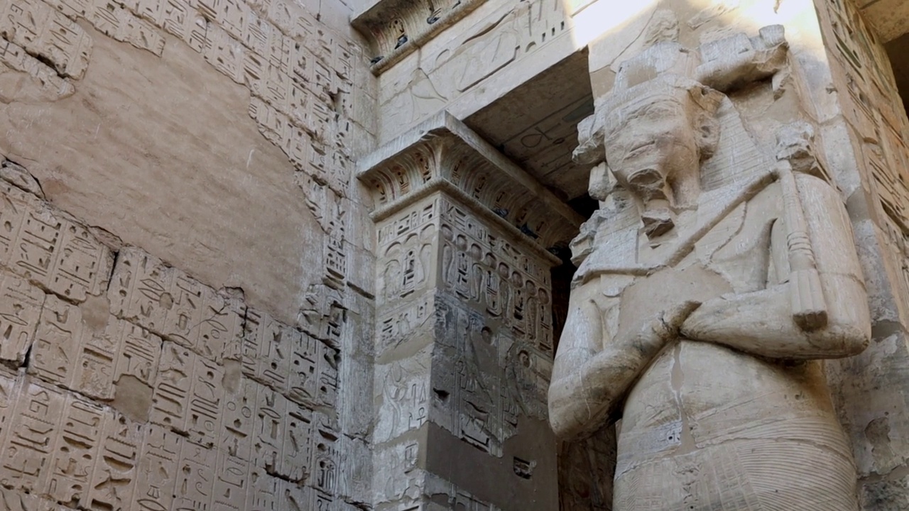 埃及麦地那哈布神庙的雕像视频素材