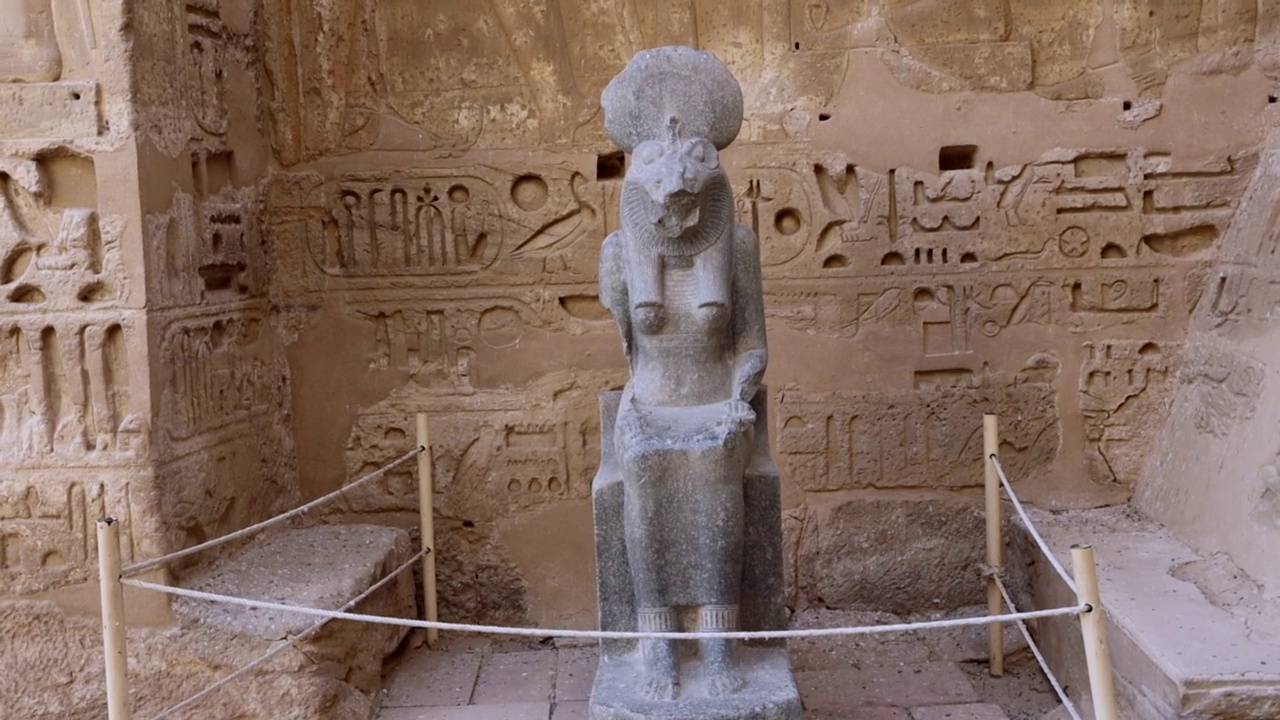 埃及麦地那哈布神庙的雕像视频素材