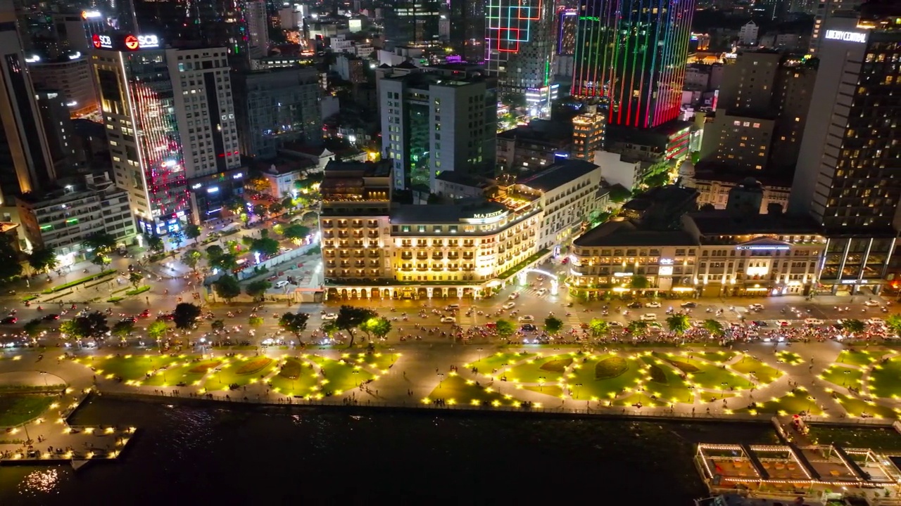 越南-胡志明市的夜晚-鸟瞰图-无人机4K 60fps视频素材