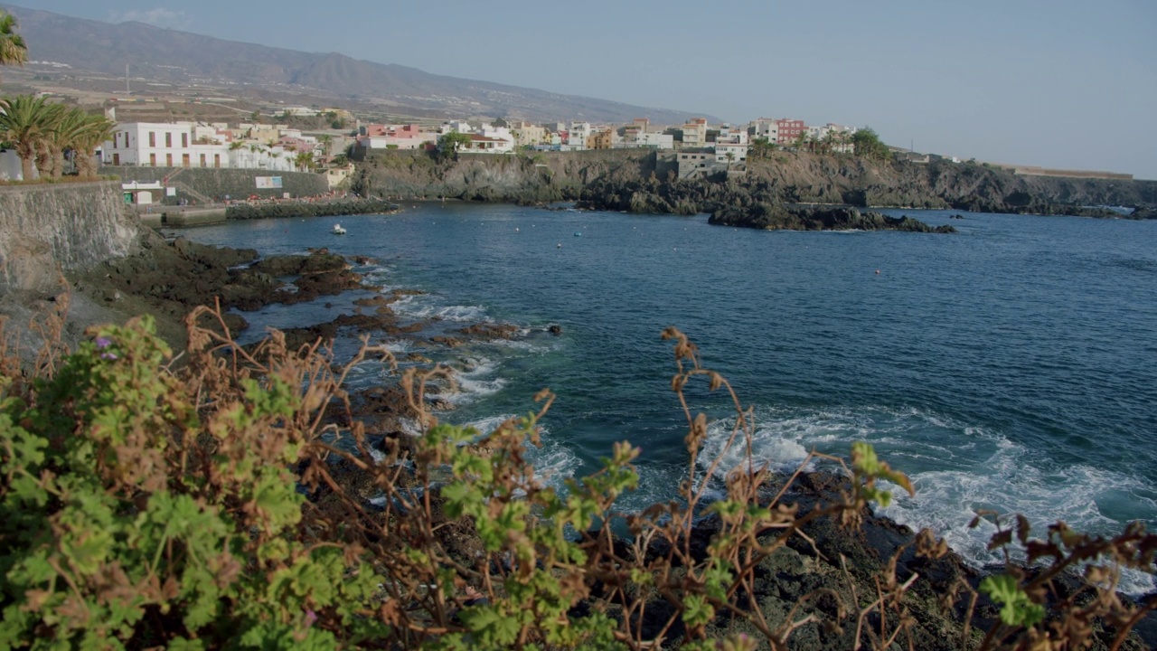 阿尔卡拉，位于西班牙加那利群岛特内里费岛南部海岸的小港口和渔镇视频素材