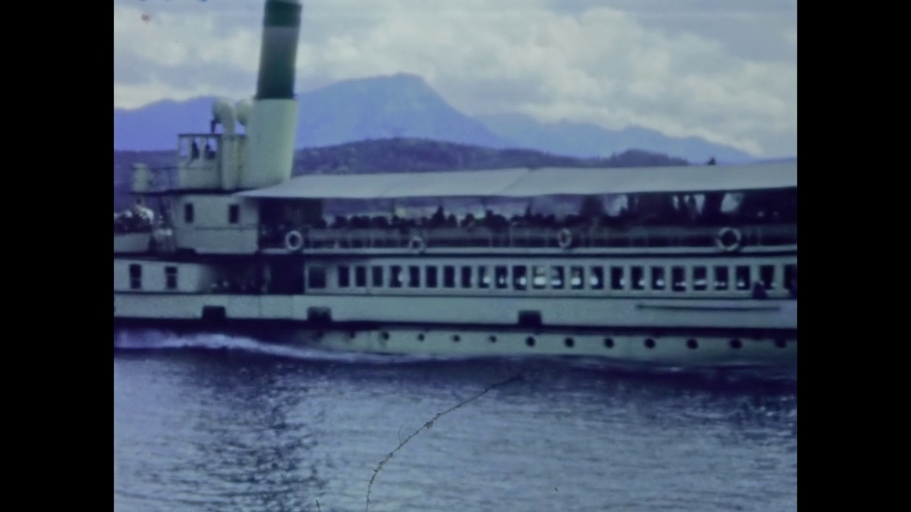 1964年的意大利，湖上的明轮船视频下载