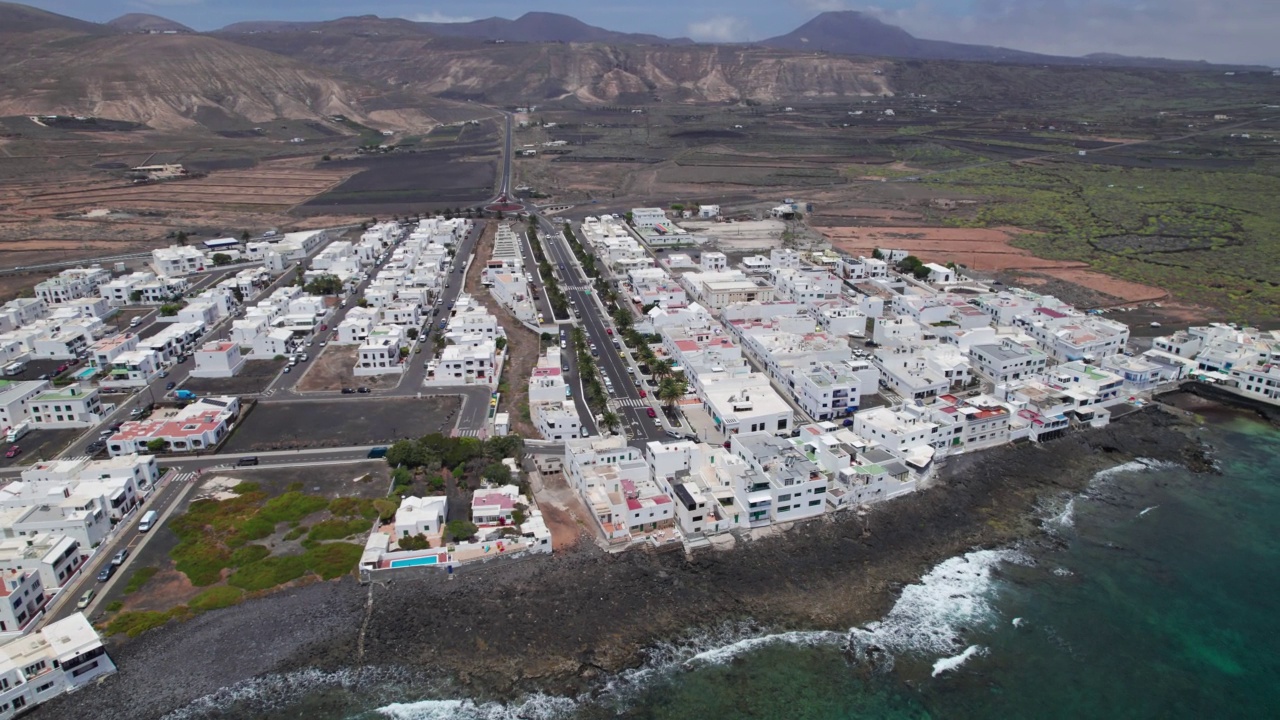 阿瑞塔镇的鸟瞰图，兰萨罗特，加那利群岛，西班牙视频素材