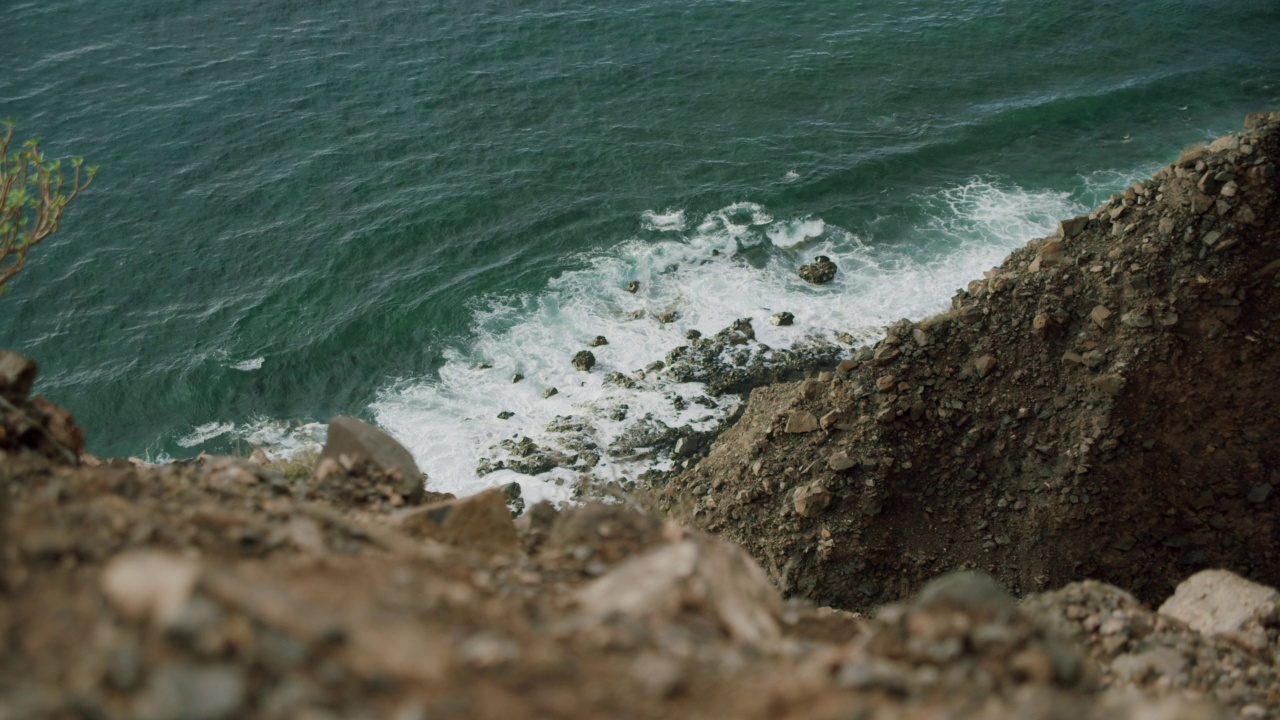 日落期间的洛斯巨人-特内里费岛，加那利群岛，西班牙。加那利群岛的火山海滩视频素材