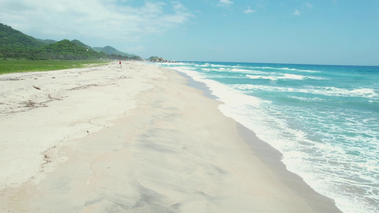 泰罗娜马格达莱纳国家公园的景色，哥伦比亚。这个海滩叫“阿雷西夫”。视频素材