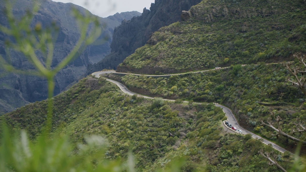 马斯卡峡谷蜿蜒的道路。西班牙特内里费,加那利群岛视频素材