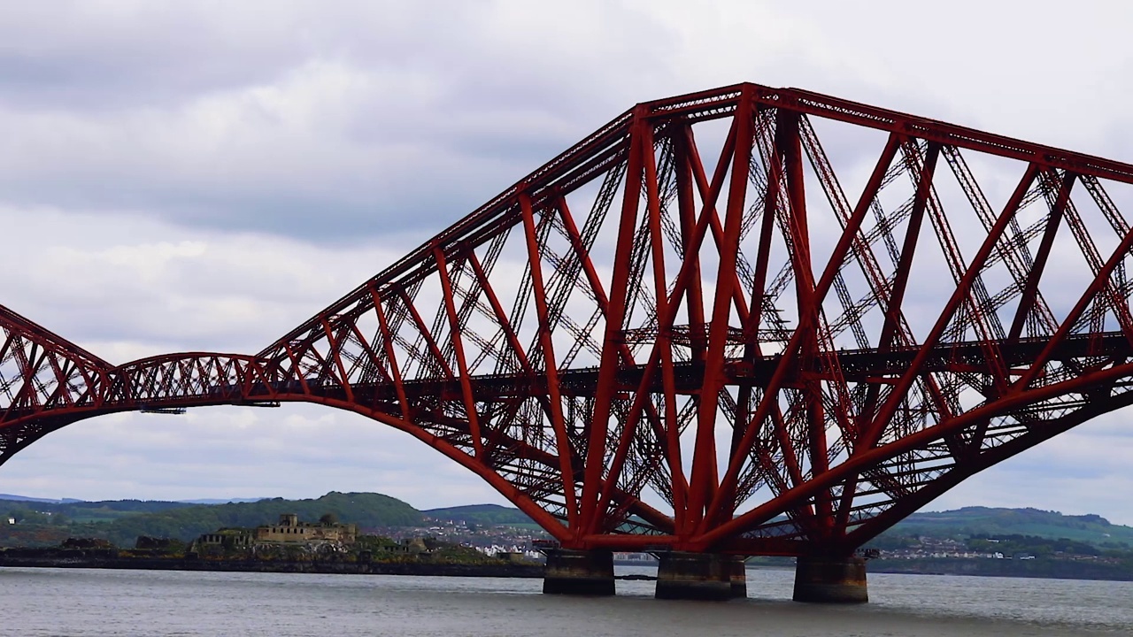 英国苏格兰爱丁堡的福斯铁路桥视频素材