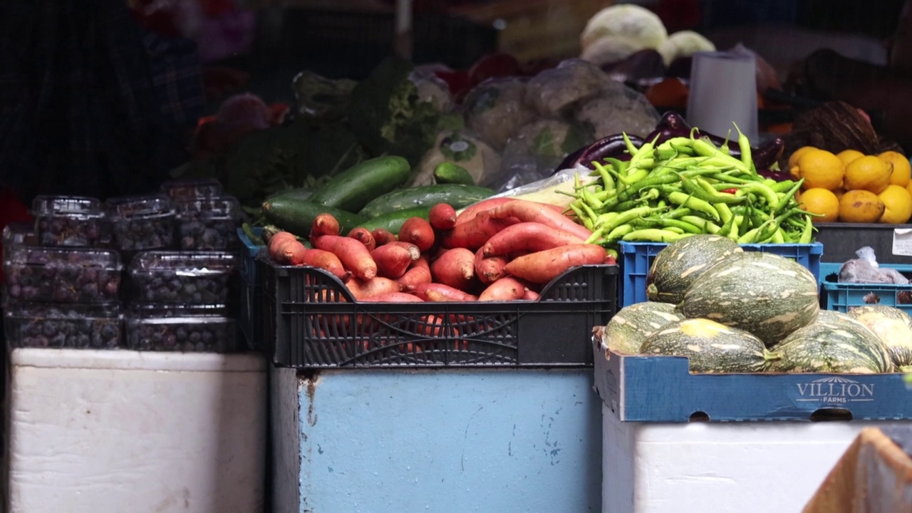 热带市场的水果和蔬菜视频素材