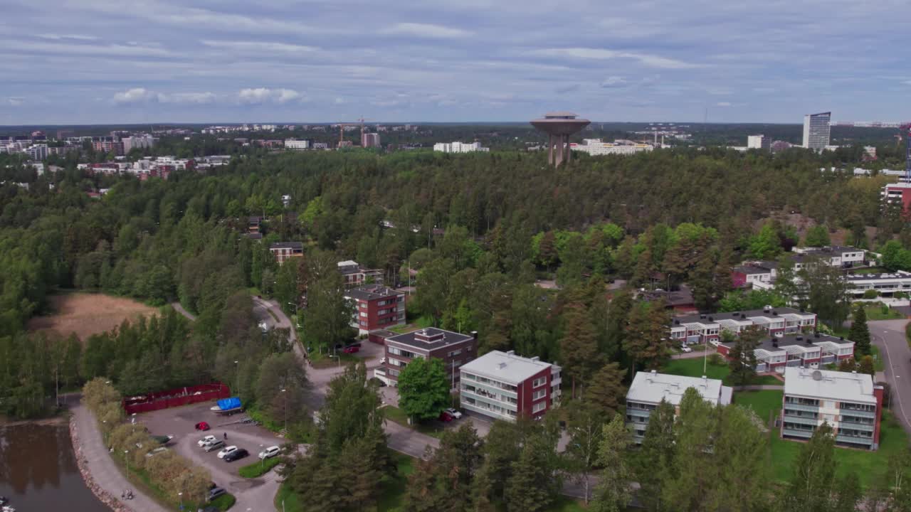芬兰埃斯波的Haukilahti社区鸟瞰图视频素材