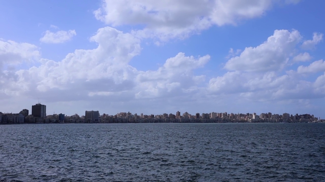 亚历山大的全景和船只视频素材