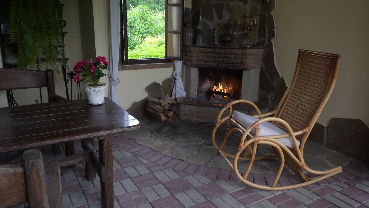 牛仔农场的老木椅，复古风格视频下载