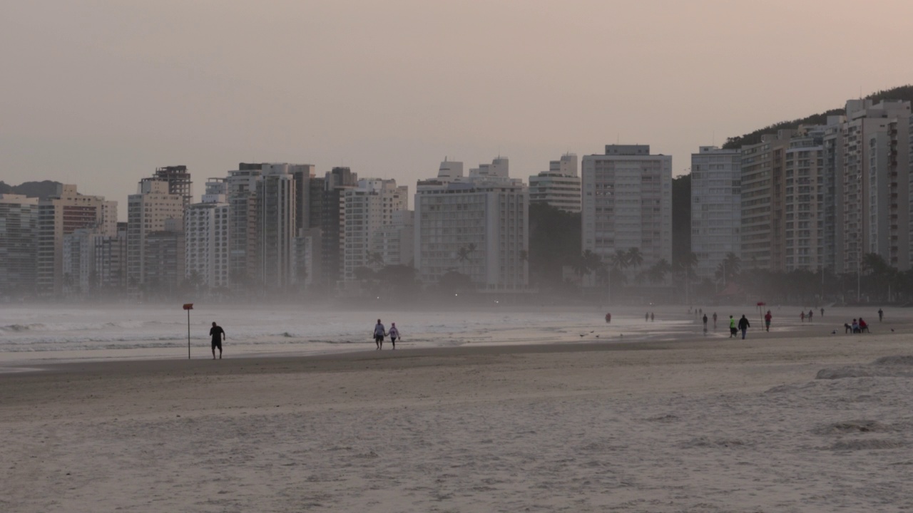 圣保罗州瓜鲁亚海滩视频素材