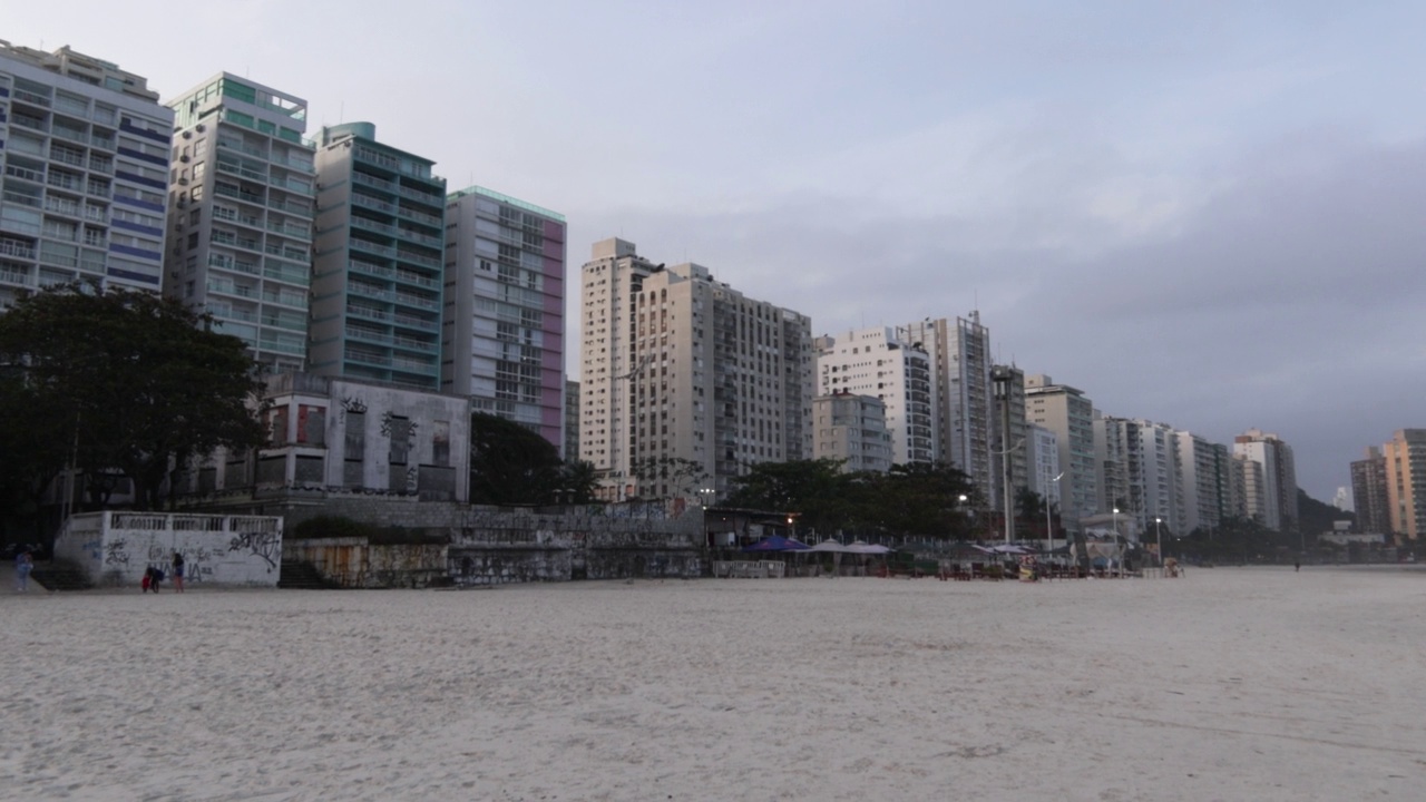 瓜鲁贾的海滩和建筑视频素材