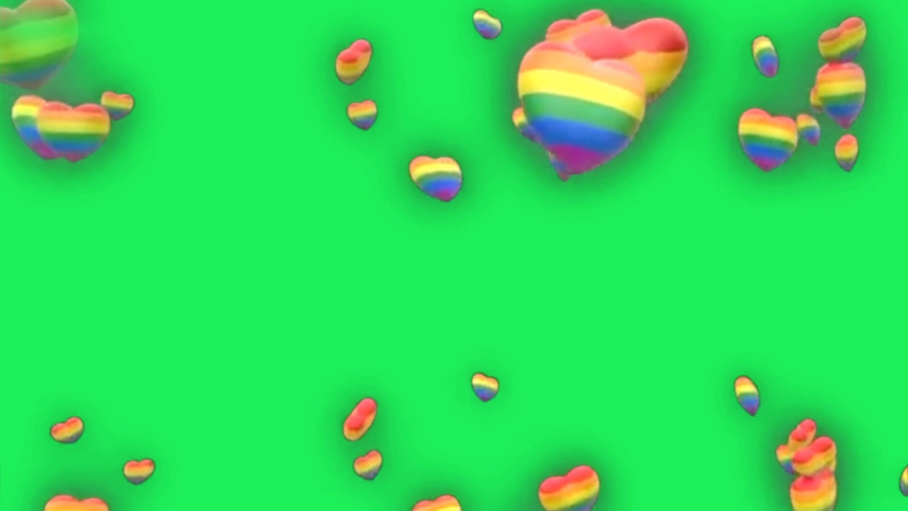 动画彩色的心从底部漂浮到顶部的绿色背景。视频素材