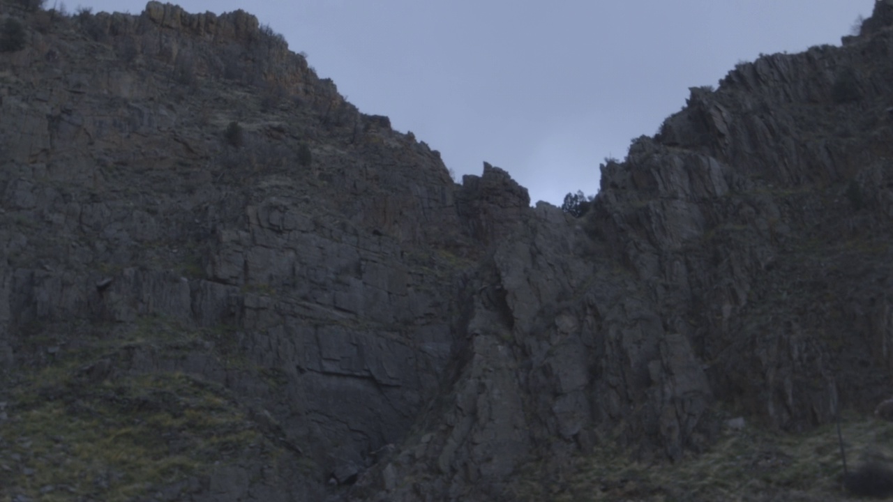 峡谷壁的跟踪镜头视频素材