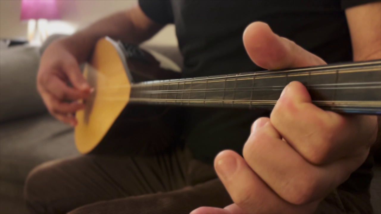 土耳其弦乐器baglama视频素材