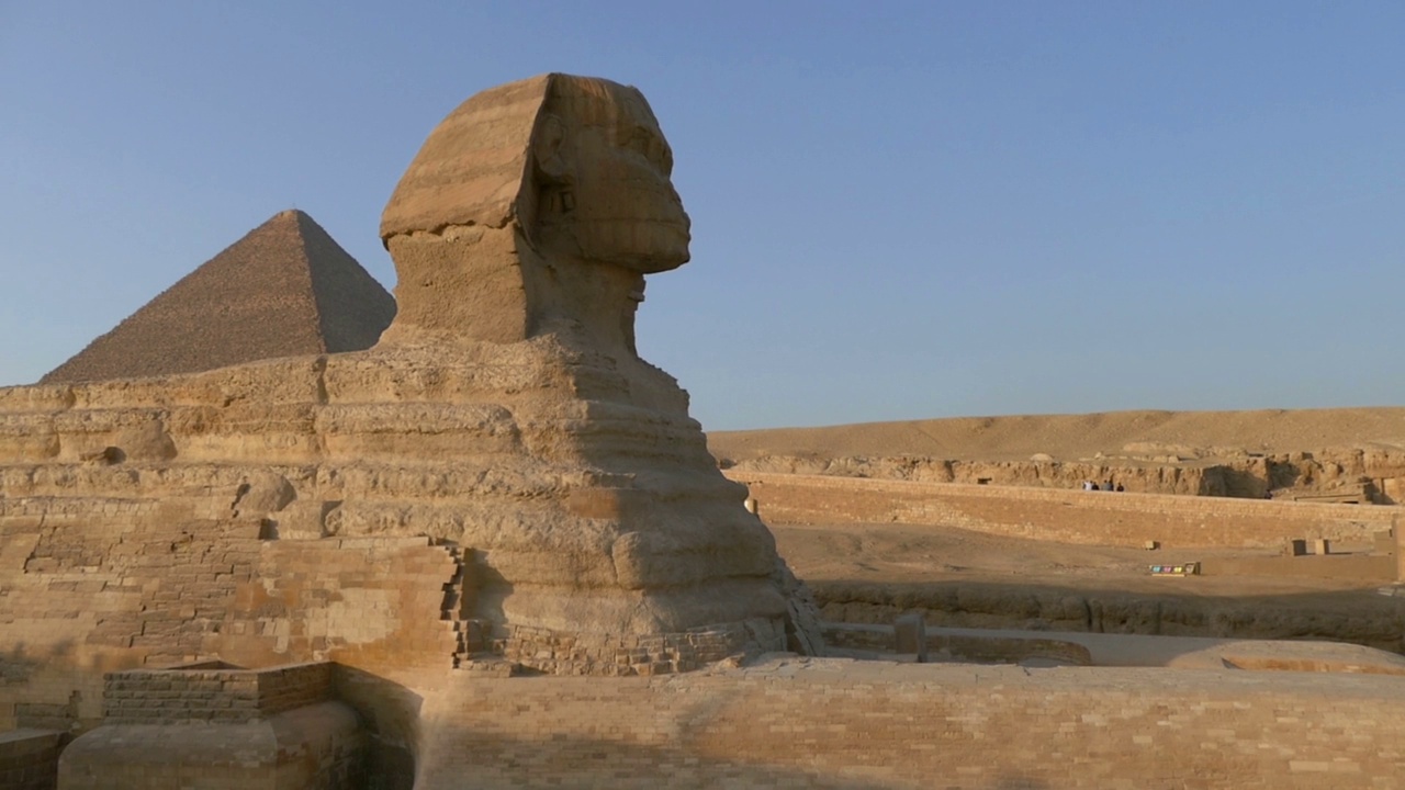 著名的古代狮身人面像和胡夫金字塔位于埃及开罗吉萨视频素材