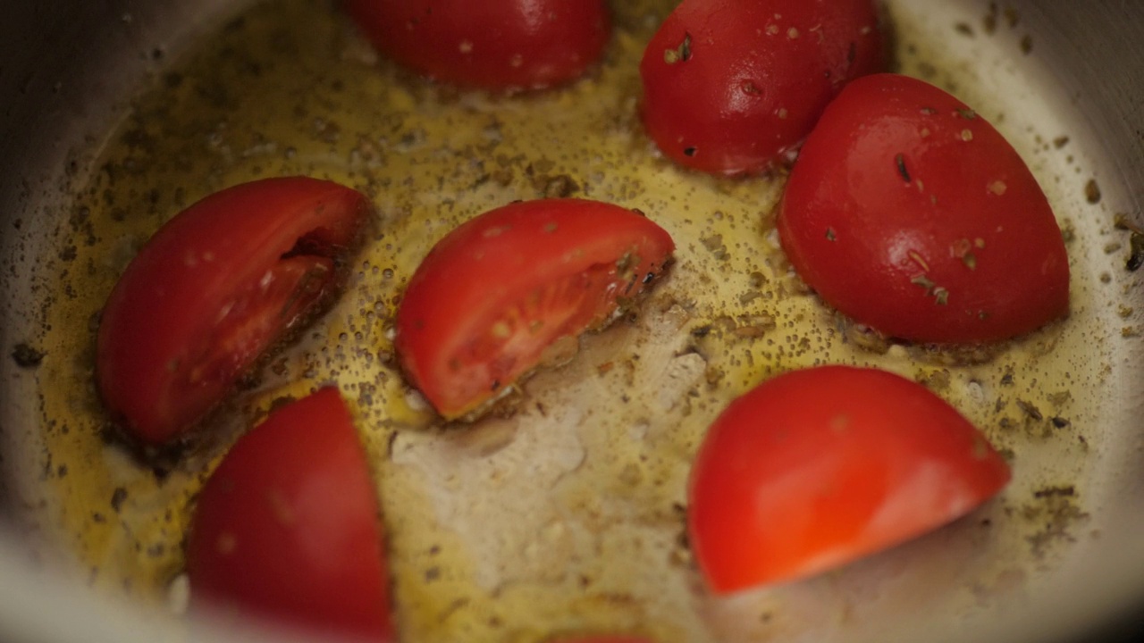 煎西红柿视频素材