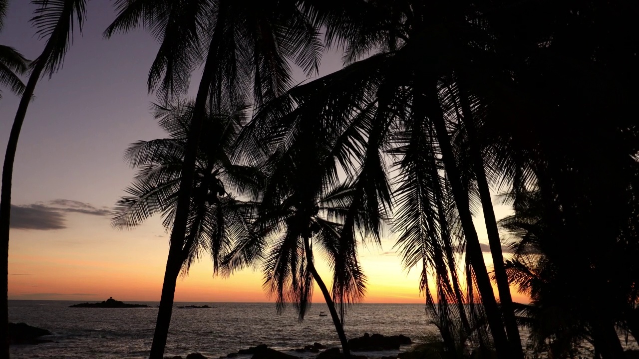 热带海滩上神奇的日落视频素材