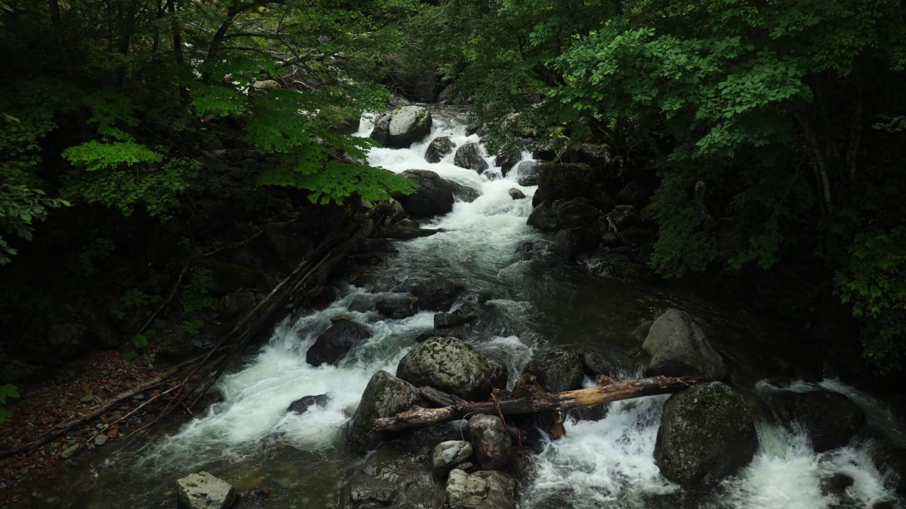 日本北部自然-国美温泉瀑布，每秒60帧视频素材