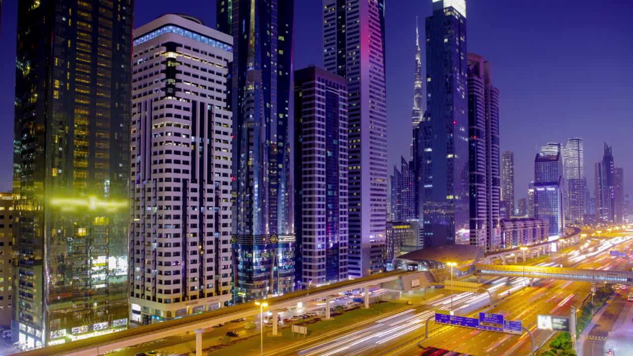 迪拜，阿联酋:日落:谢赫扎耶德路视频素材