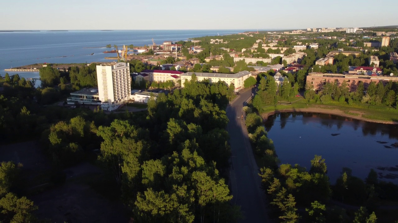 俄罗斯彼得罗扎沃茨克和奥涅加湖的360°视图视频下载